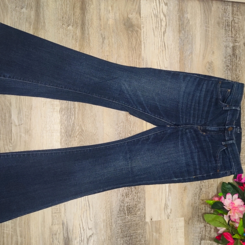 A.N.A Women's Size 27/4P Flare Petite Jeans